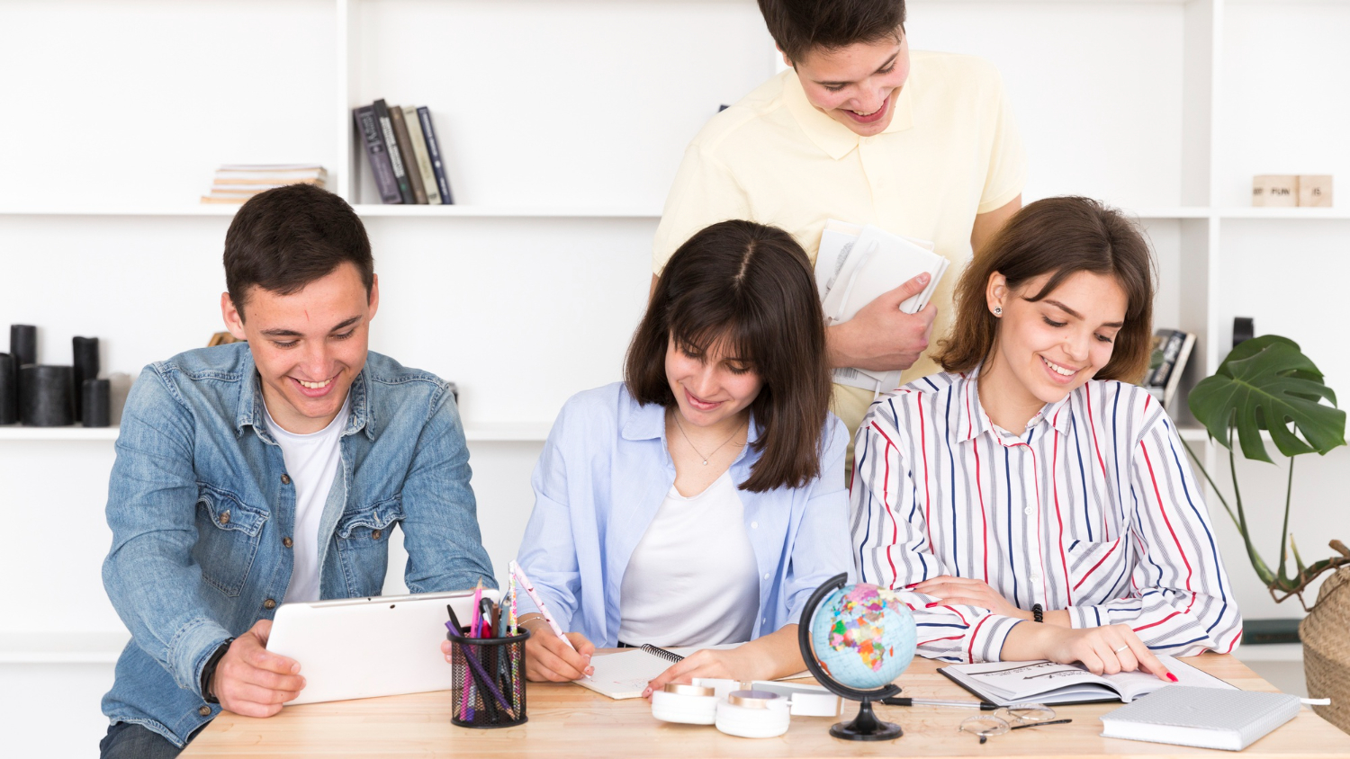 Cómo conectar mejor a tus empleados con los beneficios educativos: cuatro estrategias