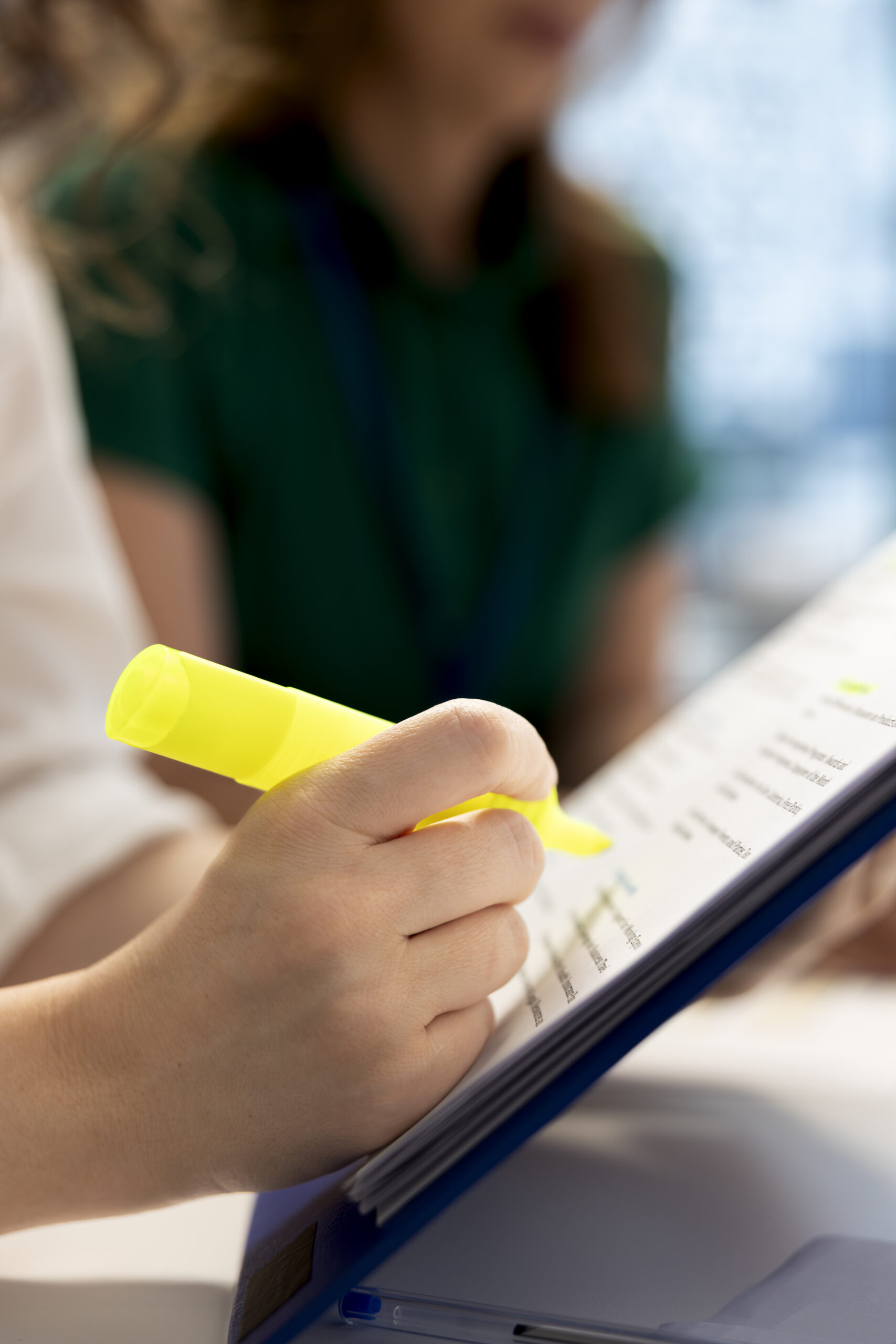 Selección de personal con lista de candidatos resaltada